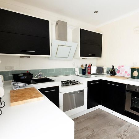 Willow Cottage - Cost 3 Bed Cottage In Penrhyn Bay With Sea Views With Access To Snowdonia Rhôs-on-Sea Extérieur photo