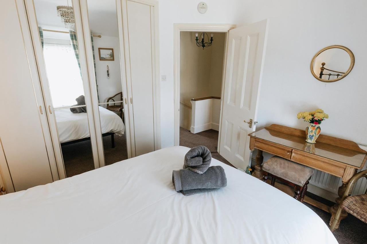 Willow Cottage - Cost 3 Bed Cottage In Penrhyn Bay With Sea Views With Access To Snowdonia Rhôs-on-Sea Extérieur photo