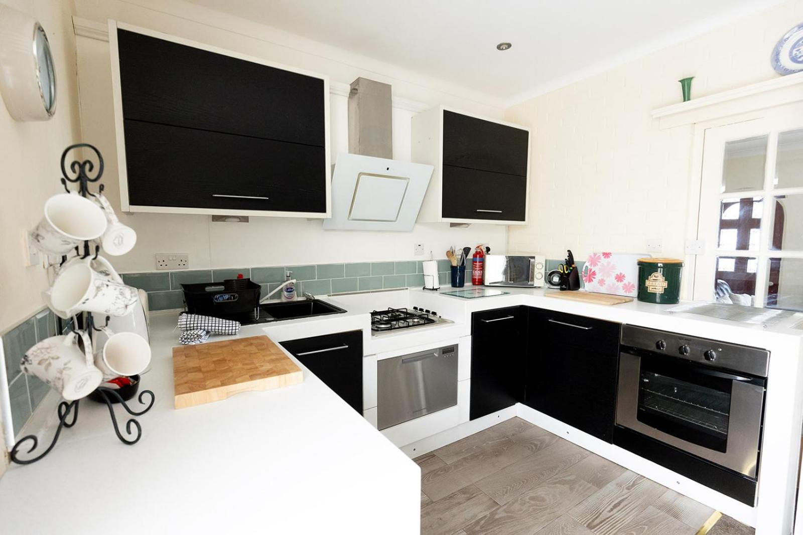 Willow Cottage - Cost 3 Bed Cottage In Penrhyn Bay With Sea Views With Access To Snowdonia Rhôs-on-Sea Extérieur photo