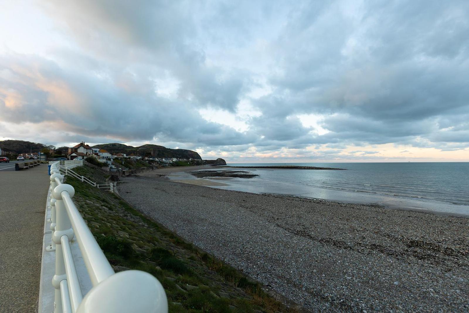 Willow Cottage - Cost 3 Bed Cottage In Penrhyn Bay With Sea Views With Access To Snowdonia Rhôs-on-Sea Extérieur photo