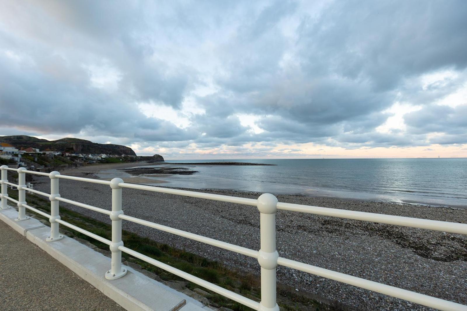 Willow Cottage - Cost 3 Bed Cottage In Penrhyn Bay With Sea Views With Access To Snowdonia Rhôs-on-Sea Extérieur photo